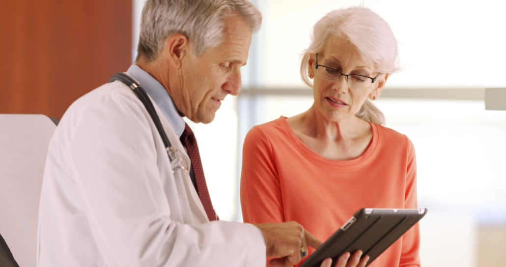 Friendly,Senior,Doctor,Talking,With,Elderly,Woman,Patient,In,The